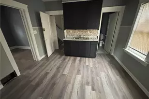 10004 Mt Auburn Ave, Loveland, OH 44104 - Photo 5