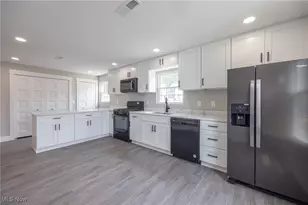 1836 E 294th St, Wickliffe, OH 44092 - Photo 3