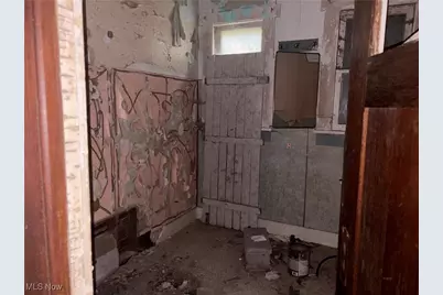 737 Vernon Odom Boulevard, Akron, OH 44307 - Photo 13