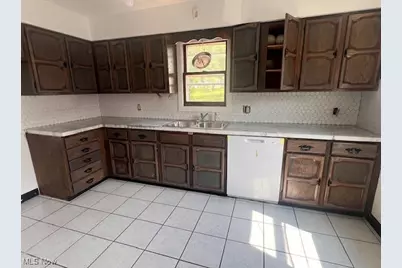 296 Sanderson Avenue, Campbell, OH 44405 - Photo 3