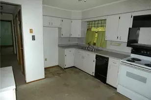 820 Mariann Dr, Martins Ferry, OH 43935 - Photo 9