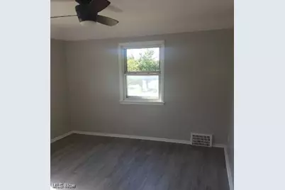 481 E 147th Street, Loveland, OH 44110 - Photo 9