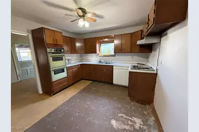 603 Poplar Avenue, Williamstown, WV 26187 - Photo 5