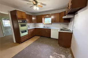 603 Poplar Ave, Williamstown, WV 26187 - Photo 5