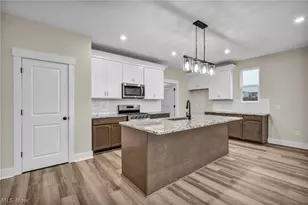 3630 Great Windsor Ln, Green, OH 44685 - Photo 9