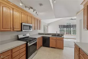 957 Devonwood Dr, Wadsworth, OH 44281 - Photo 15