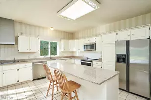 234 Lake Pointe Dr, Bath, OH 44333 - Photo 9