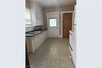 131-133 Ravenwood, Youngstown, OH 44507 - Photo 3