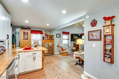 16726 Oakwood Drive, Lake Milton, OH 44429 - Photo 11