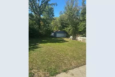 992 Lakewood Beach Drive, Sheffield Lake, OH 44054 - Photo 19