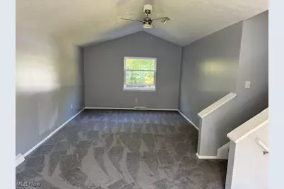 992 Lakewood Beach Drive, Sheffield Lake, OH 44054 - Photo 9