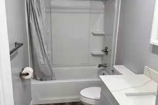 992 Lakewood Beach Dr, Sheffield Lake, OH 44054 - Photo 11