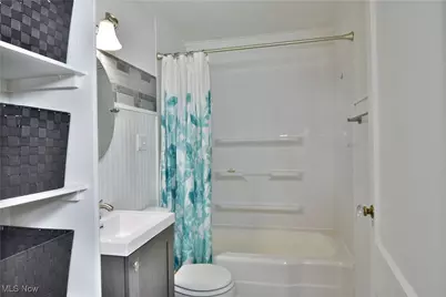 978 Hollywood Street NE, Warren, OH 44483 - Photo 25