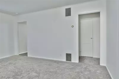 978 Hollywood Street NE, Warren, OH 44483 - Photo 9