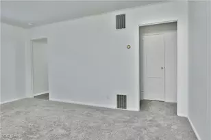 978 Hollywood St NE, Warren, OH 44483 - Photo 9