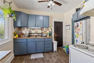 2045 Chesterland Ave, Oakwood, OH 44107 - Photo 15