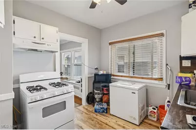 2045 Chesterland Avenue, Oakwood, OH 44107 - Photo 9