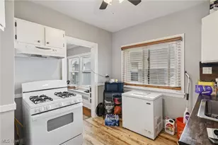 2045 Chesterland Ave, Oakwood, OH 44107 - Photo 9