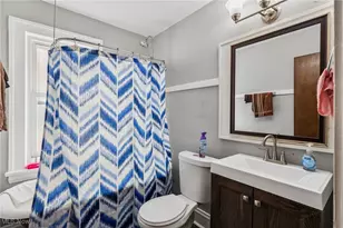 2045 Chesterland Ave, Oakwood, OH 44107 - Photo 11