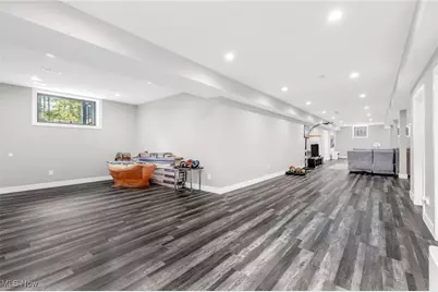 560 Elm Street, Sheffield Lake, OH 44054 - Photo 35