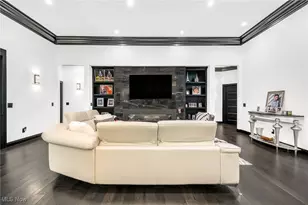 560 Elm St, Sheffield Lake, OH 44054 - Photo 7