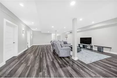 560 Elm Street, Sheffield Lake, OH 44054 - Photo 33