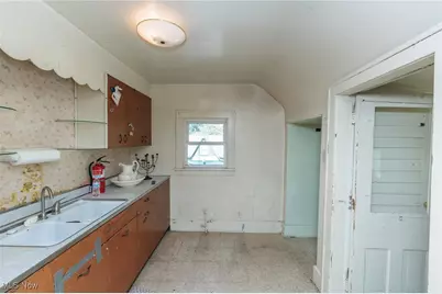 1014 W 9th Street, Lorain, OH 44052 - Photo 17