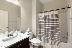 215 Silver Spg Cir, Elyria, OH 44035 - Photo 19