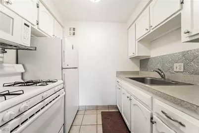 12900 Lake Avenue #214, Oakwood, OH 44107 - Photo 9