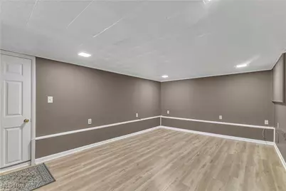 4283 Holl Avenue, Sheffield Lake, OH 44054 - Photo 15