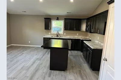 315 S Wallace Street, Uhrichsville, OH 44683 - Photo 3