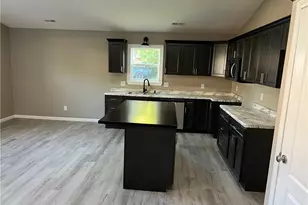 315 S Wallace St, Uhrichsville, OH 44683 - Photo 3