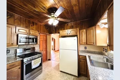 141 Cleveland Road, Weirton, WV 26062 - Photo 7