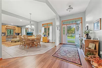 2011 E Swan Lake Circle, Kent, OH 44240 - Photo 9