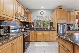 2011 E Swan Lake Cir, Kent, OH 44240 - Photo 15