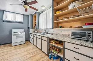 15 S Portland Ave, Youngstown, OH 44509 - Photo 11