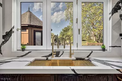 10640 Bayshire Trail, Kirtland, OH 44094 - Photo 7