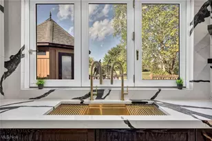 10640 Bayshire Trail, Kirtland, OH 44094 - Photo 7