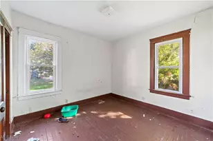 911 W 9th St, Lorain, OH 44052 - Photo 9