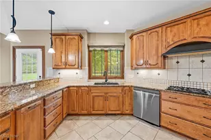 9790 Hidden Holw Trl, Grandview Heights, OH 44147 - Photo 15