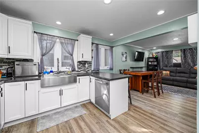 4272 Brockley Avenue, Sheffield Lake, OH 44054 - Photo 11