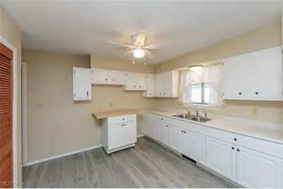 738 West Shore Boulevard, Sheffield Lake, OH 44054 - Photo 21