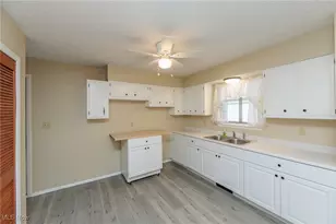 738 W Shore Blvd, Sheffield Lake, OH 44054 - Photo 21