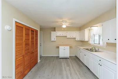 738 West Shore Boulevard, Sheffield Lake, OH 44054 - Photo 23