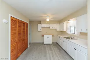 738 W Shore Blvd, Sheffield Lake, OH 44054 - Photo 23