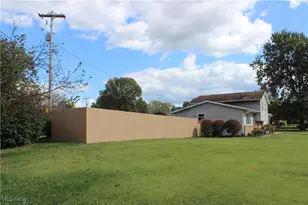 2424 Waynesburg Dr SE, Canton, OH 44707 - Photo 47