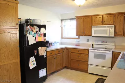 2424 Waynesburg Drive SE, Canton, OH 44707 - Photo 11