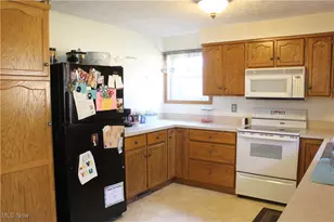 2424 Waynesburg Dr SE, Canton, OH 44707 - Photo 11