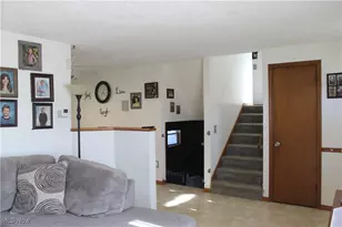 2424 Waynesburg Dr SE, Canton, OH 44707 - Photo 7