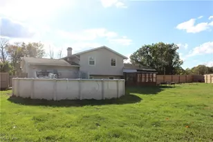 2424 Waynesburg Dr SE, Canton, OH 44707 - Photo 39